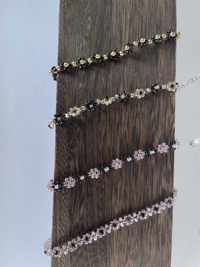 フラワービーズのブレスレット